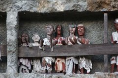 19-Tua-tua statues